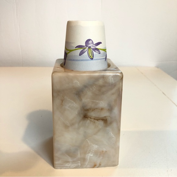 Vintage Marbled Plastic Dixie Cup Dispenser | 13 cups included - Picture 4 of 7